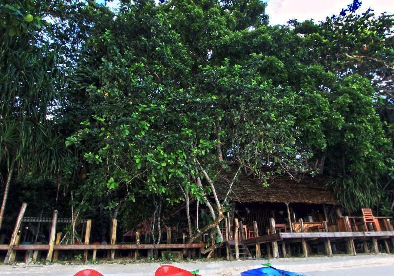 پانسیون Waiwo Dive Resort