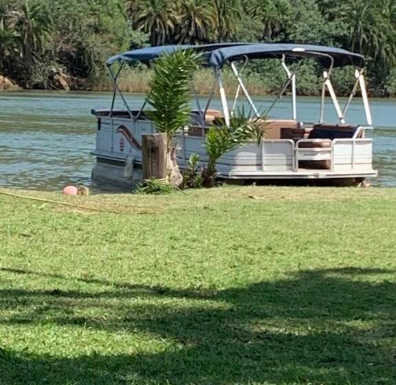 فندق Umtamvuna River Lodge