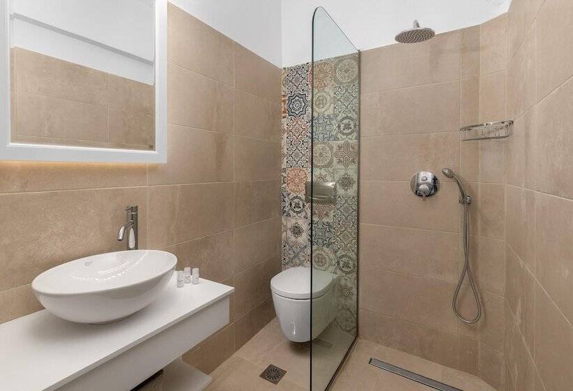 פנסיון Maravelia S Rooms