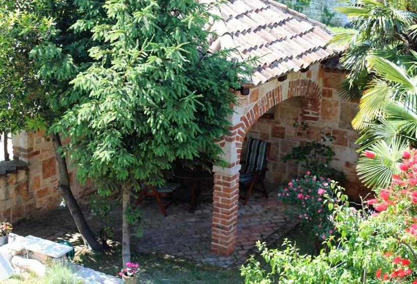 بنسيون Villa Pasis