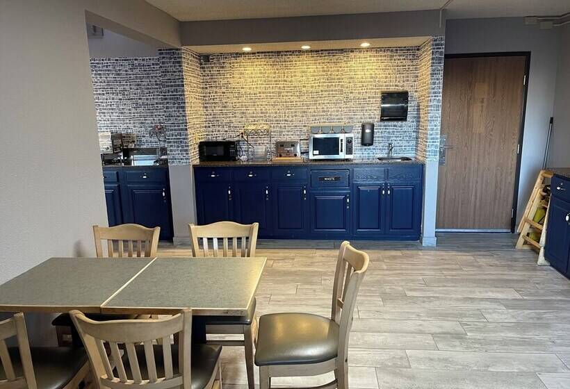 فندق Americinn By Wyndham Chippewa Falls