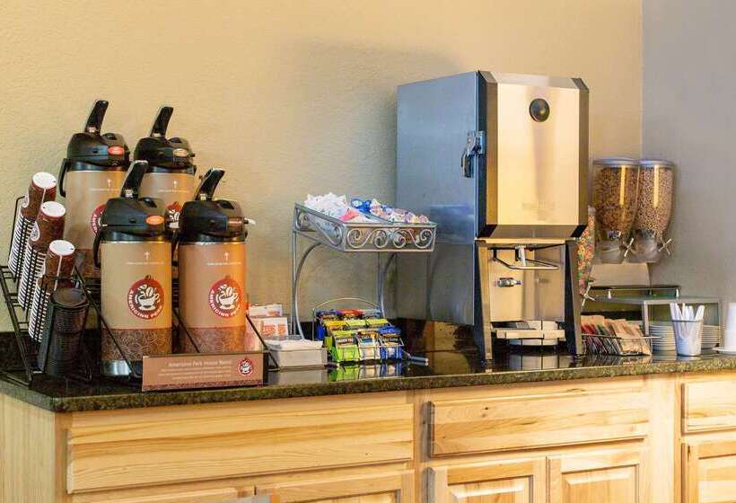 فندق Americinn By Wyndham West Bend