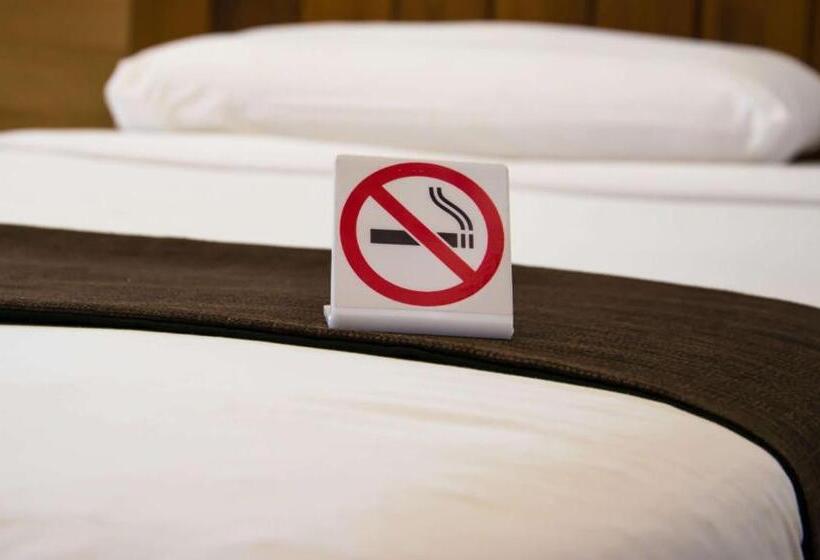 فندق Anchorage Inn Lakeport