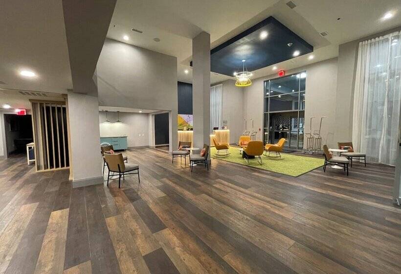 هتل Spark By Hilton Branson Meadows