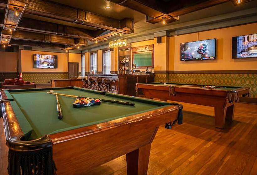 هتل 1905 Basin Park