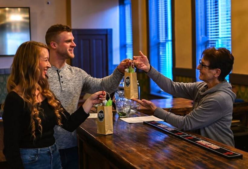 هتل 1905 Basin Park