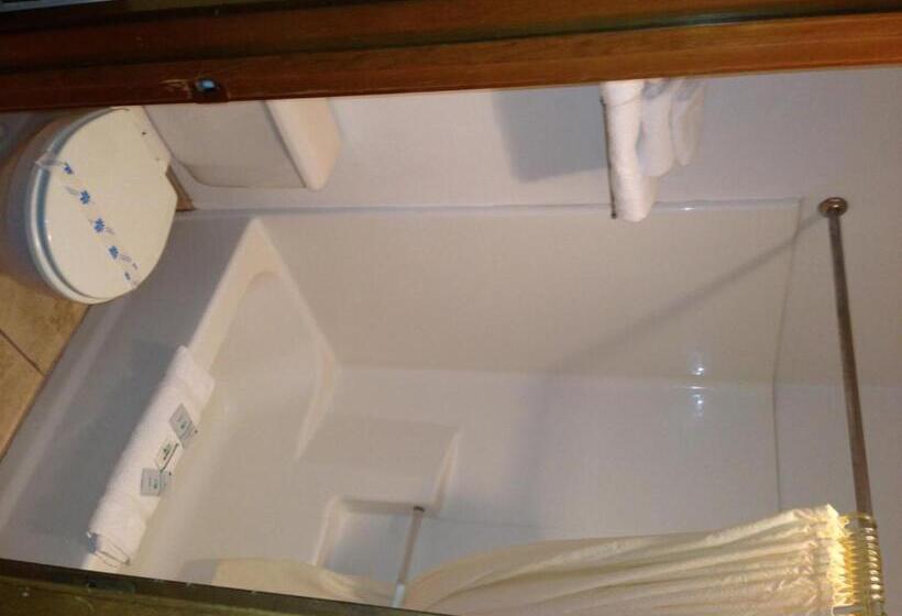 فندق Bay City Inn