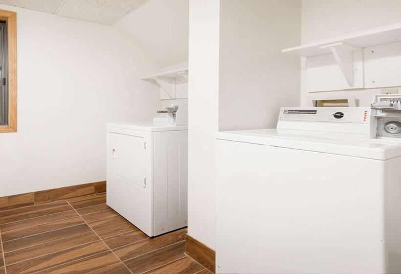 בית מלון כפרי Baymont By Wyndham Marshalltown