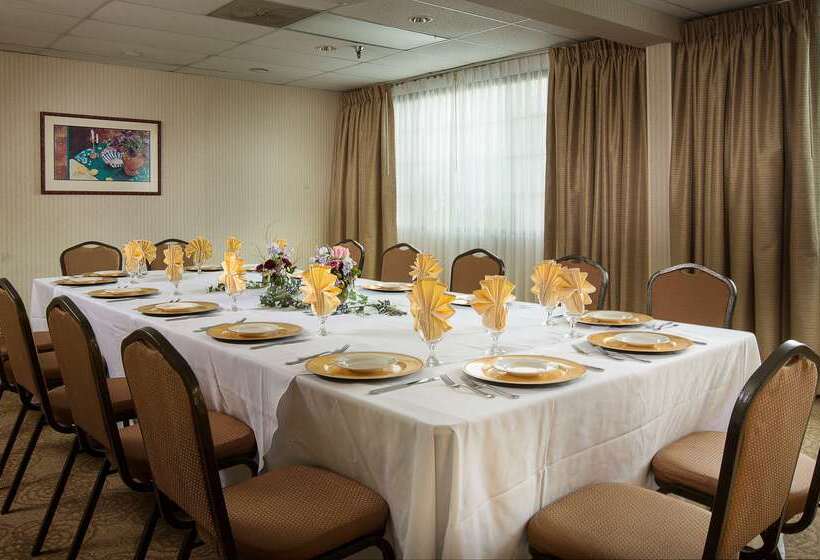 هتل Coast Burbank