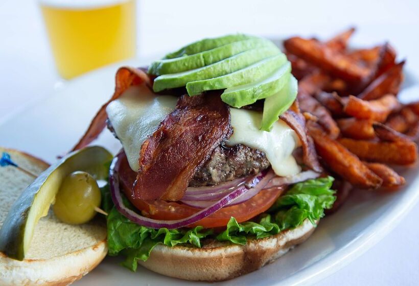 هتل Coast Burbank