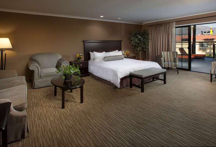 هتل Coast Burbank