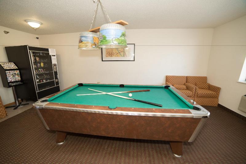 בית מלון כפרי Hometown Inn And Suites Belle Plaine