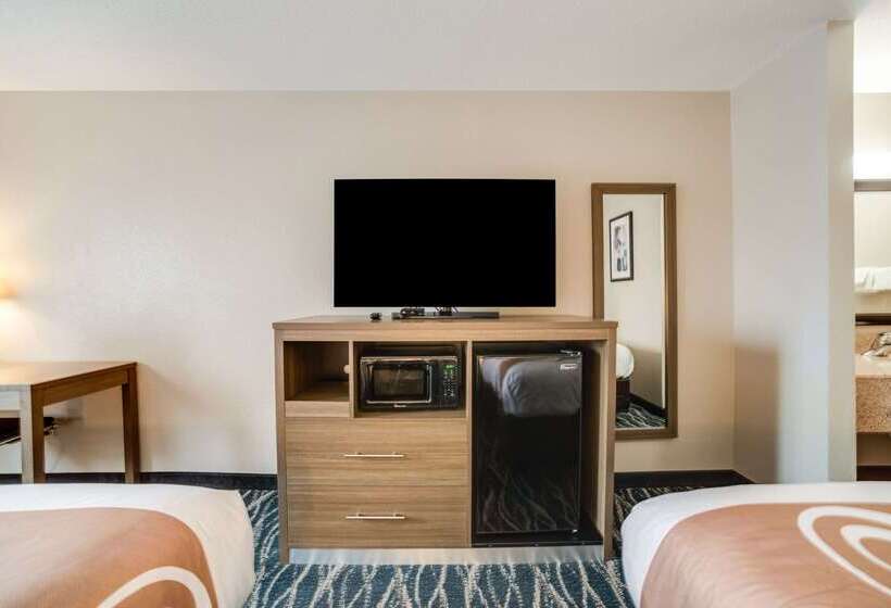בית מלון כפרי Quality Inn