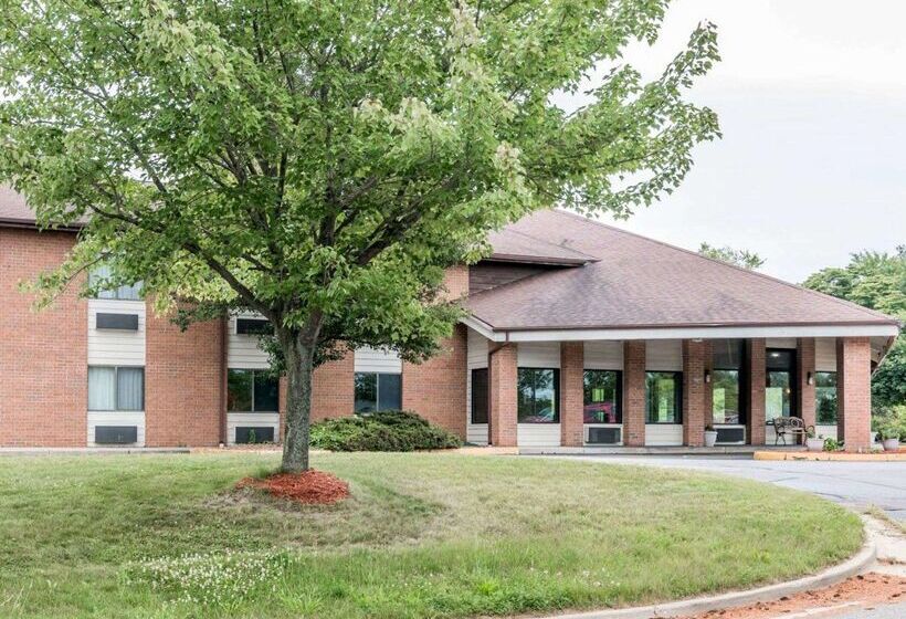 هتل Quality Inn Grand Rapids North