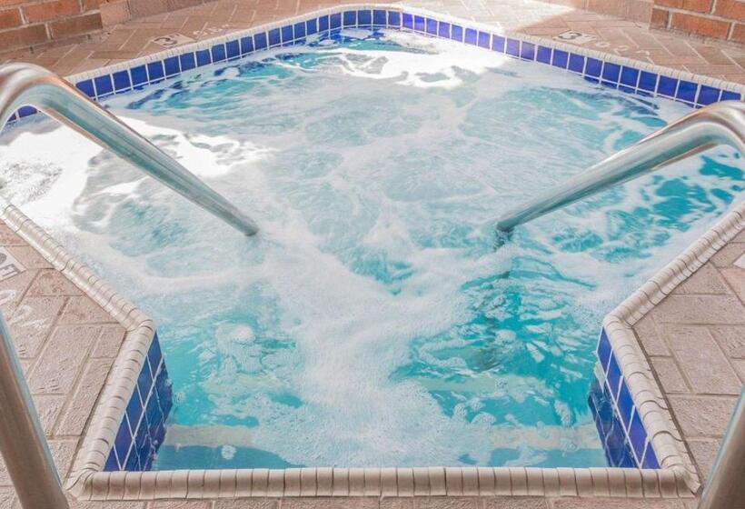 هتل Quality Inn Grand Rapids North