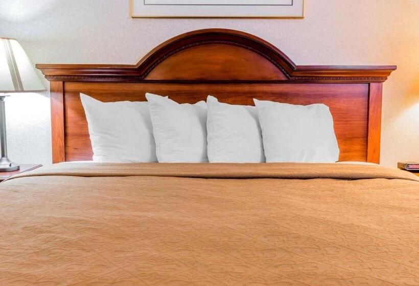 هتل Quality Inn Grand Rapids North