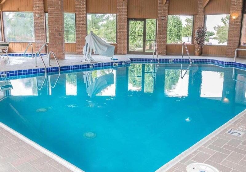 هتل Quality Inn Grand Rapids North