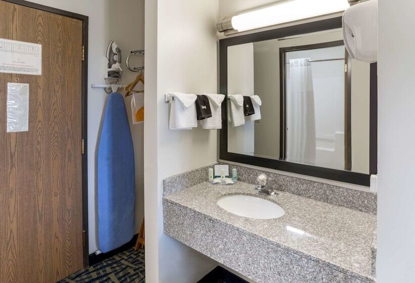 Отель Quality Inn