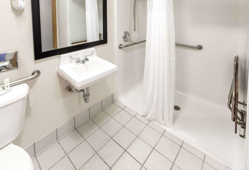 Отель Quality Inn
