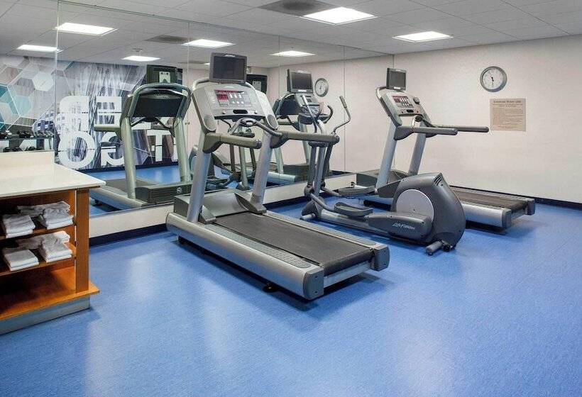 בית מלון כפרי Springhill Suites Cincinnati North Forest Park
