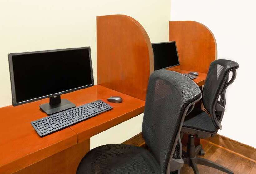 فندق Wyndham Garden Baronne Plaza