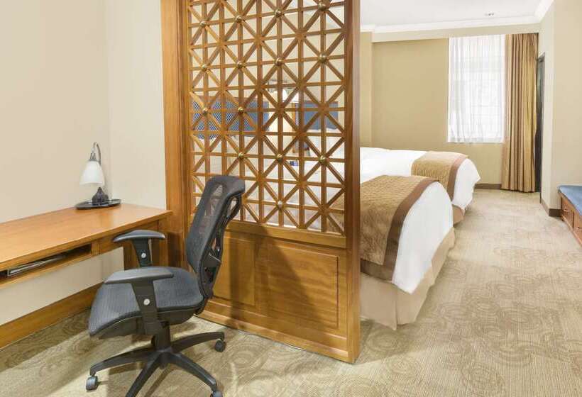 فندق Wyndham Garden Baronne Plaza