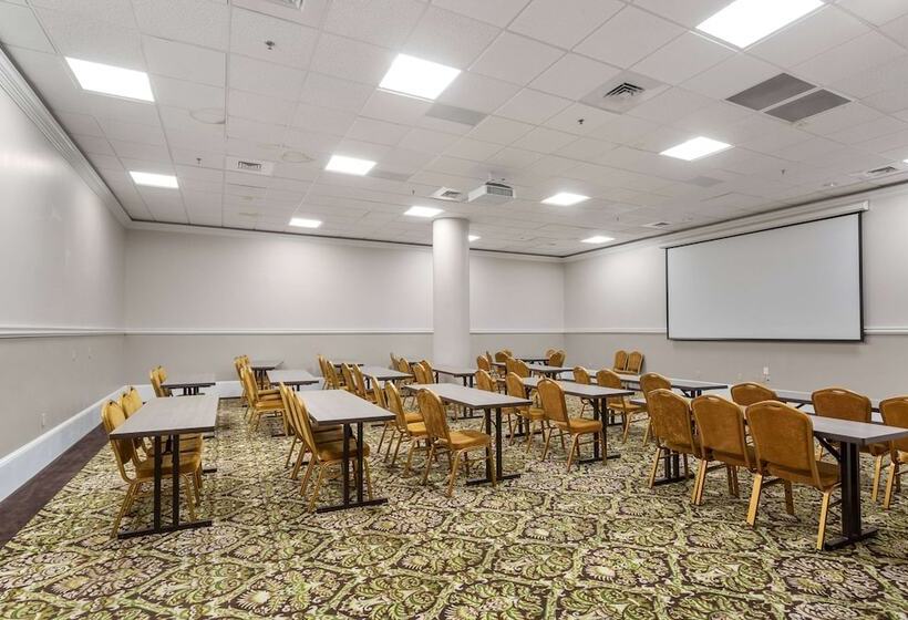 فندق Wyndham Garden Baronne Plaza