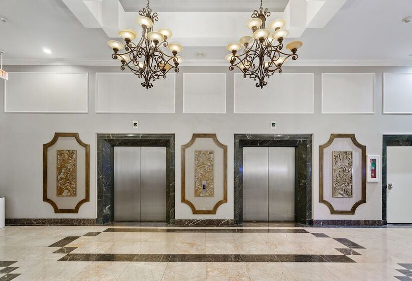 فندق Wyndham Garden Baronne Plaza