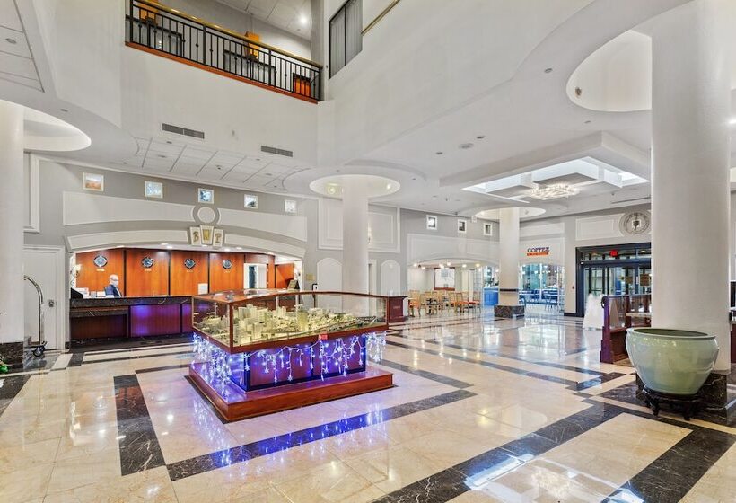 فندق Wyndham Garden Baronne Plaza