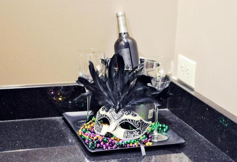 فندق Wyndham Garden Baronne Plaza