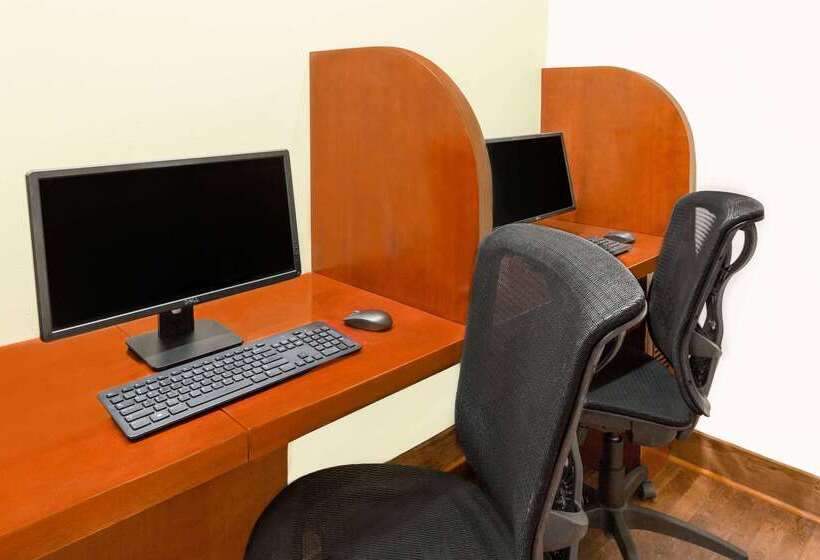 فندق Wyndham Garden Baronne Plaza