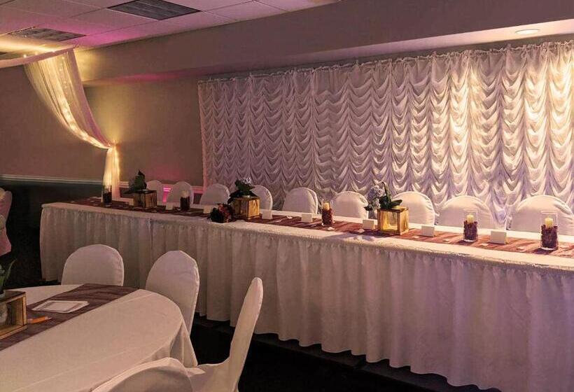 فندق على الطريق Americinn By Wyndham Mankato Event Center Near Msu