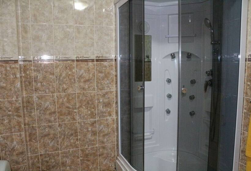 Gostiny Dvor Hotel   Hostel