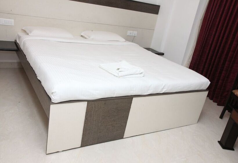 호텔 Karpagam International