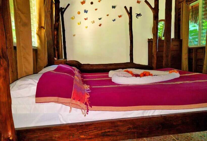 בית מלון כפרי Martz Farm Treehouses & Cabanas