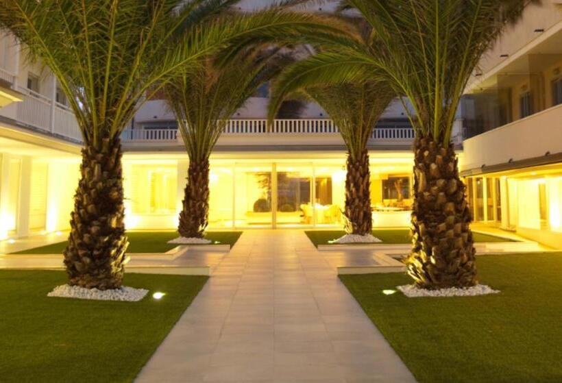 مسافرخانه Altamarea Residence & Family