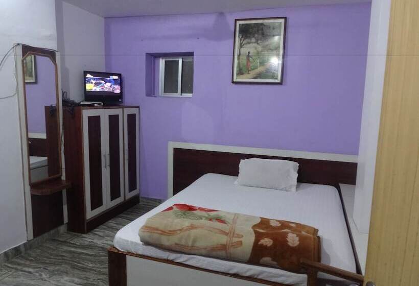 בית מלון כפרי Tribbhuvan