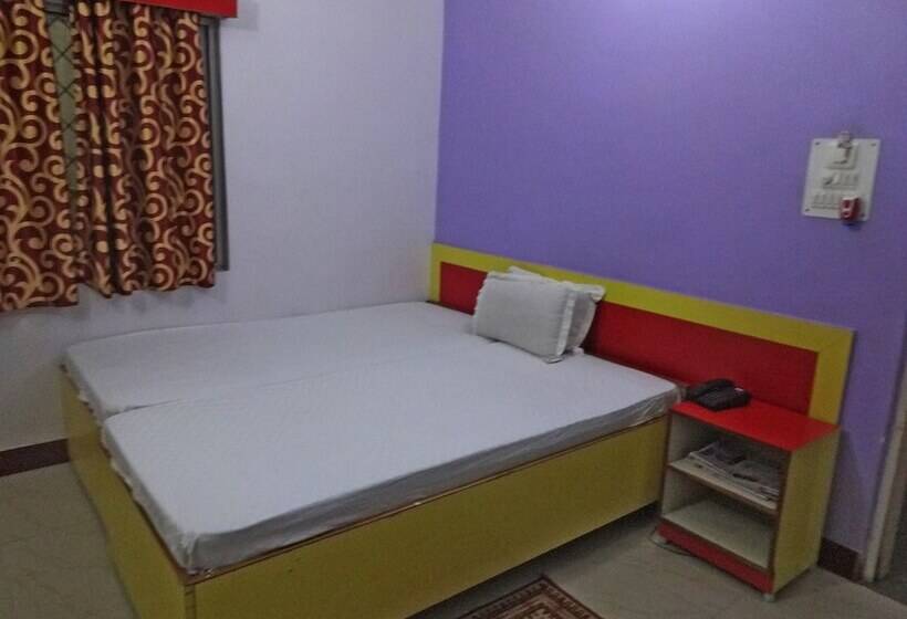 בית מלון כפרי Tribbhuvan