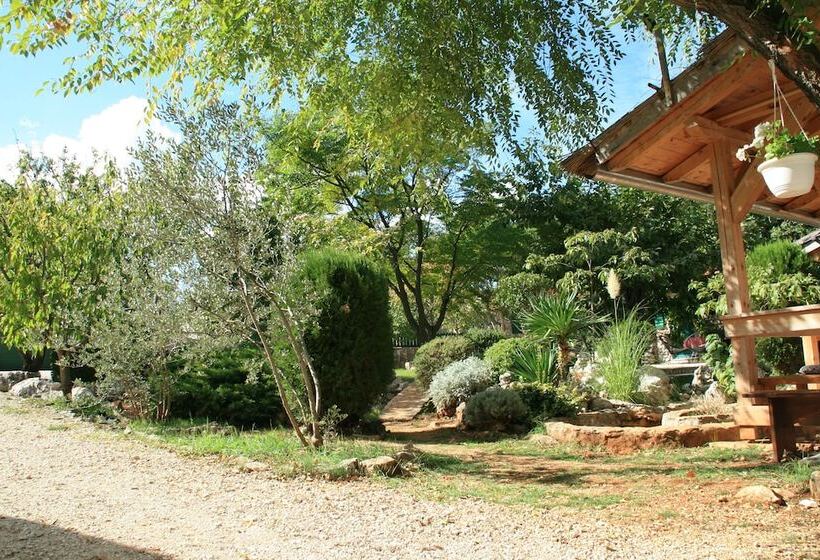 مبيت وإفطار Kalpic Suites & Villa