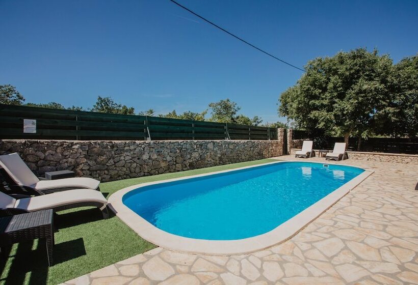 مبيت وإفطار Kalpic Suites & Villa