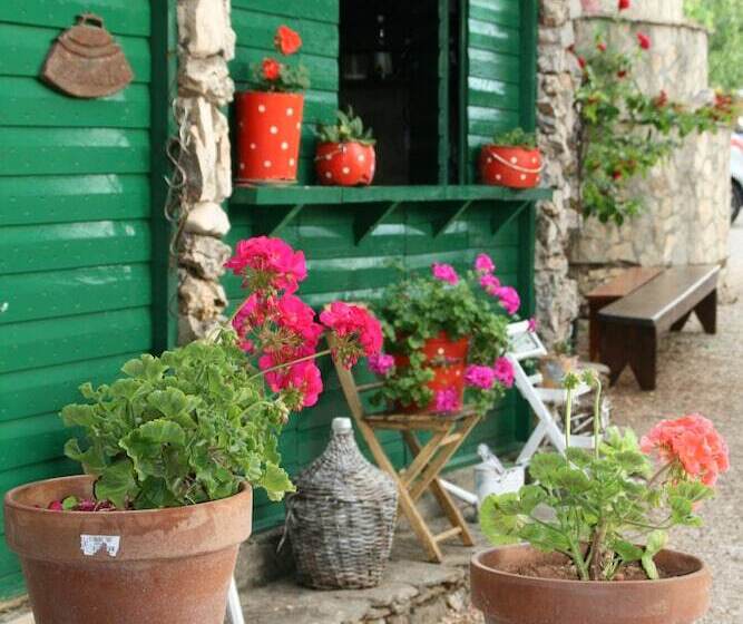 مبيت وإفطار Kalpic Suites & Villa