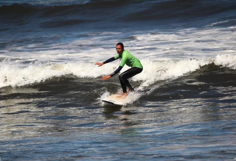 ペンション Surfivor Surf Camp