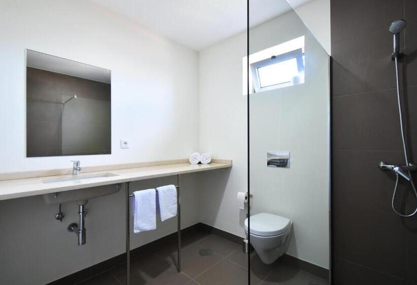 ペンション Surfivor Surf Camp