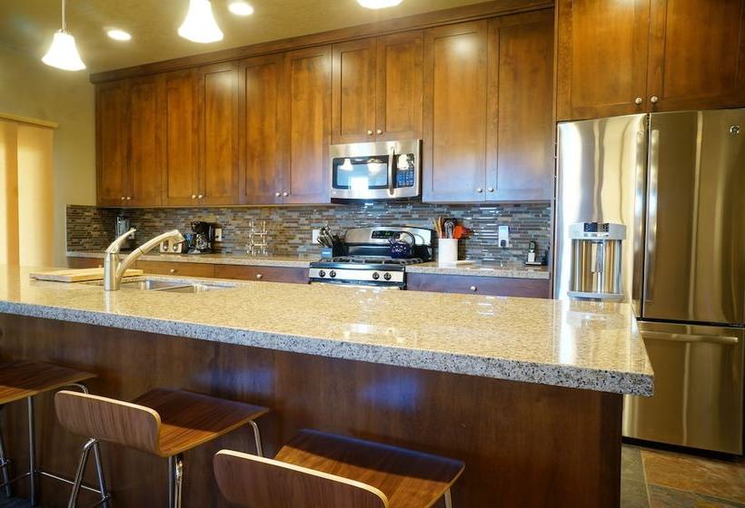 Abode At Mountain Haus