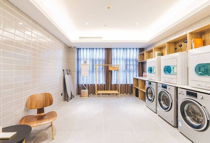 Atour Hotel Zhenjiang Nanxu Avenue Branch