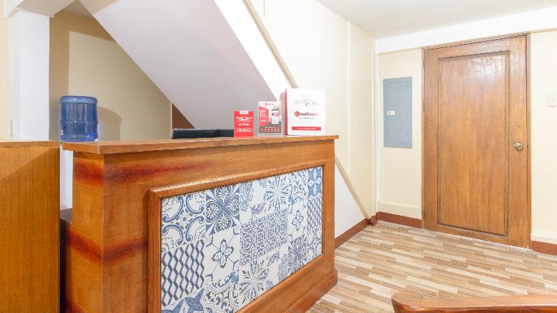 בית מלון כפרי Reddoorz Near Pnr Espana Station