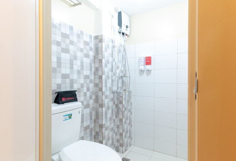 בית מלון כפרי Reddoorz Near Pnr Espana Station