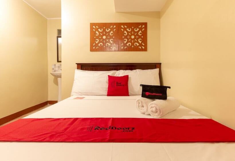 בית מלון כפרי Reddoorz Near Pnr Espana Station