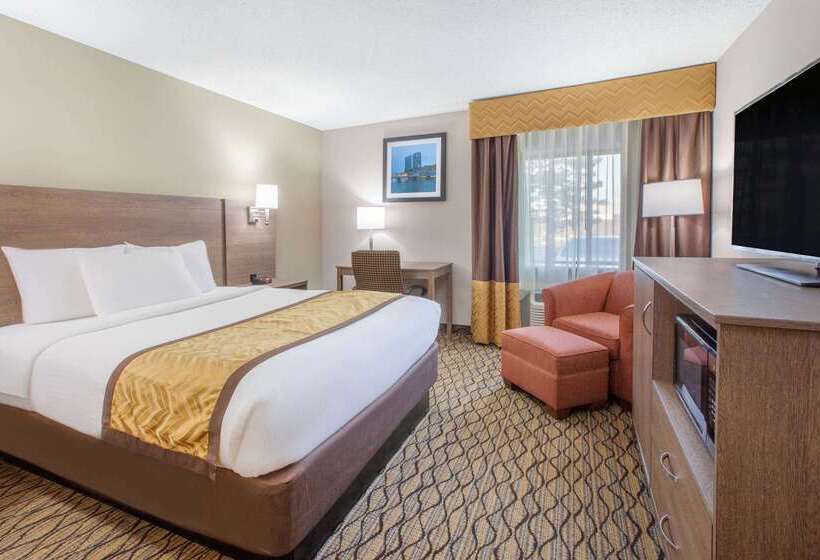 هتل Baymont By Wyndham Grand Rapids Airport