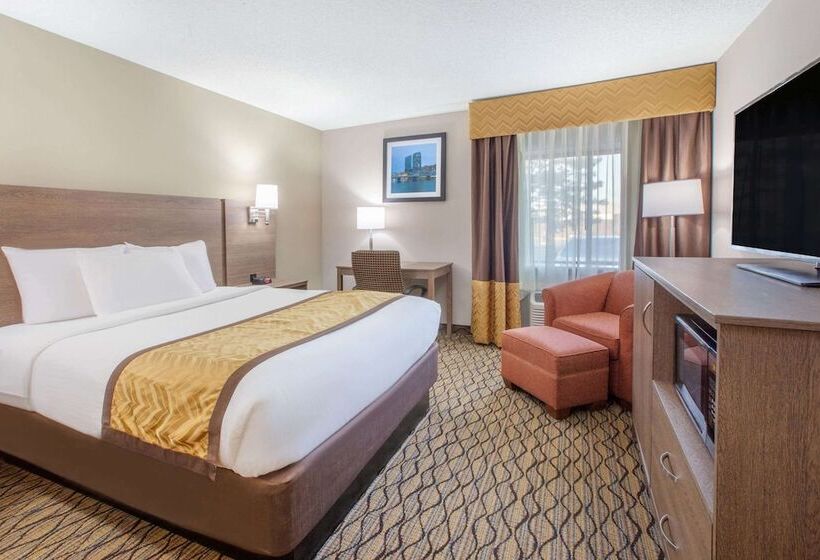 هتل Baymont By Wyndham Grand Rapids Airport